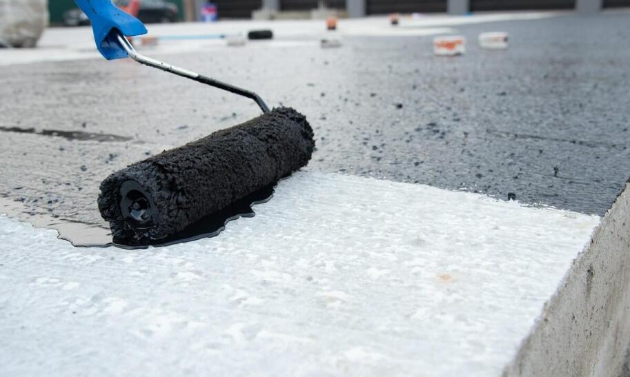 Czym wysmarować fundamenty, aby chronić je przed wilgocią?