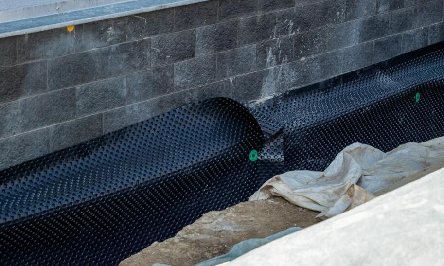 Czym izolować ławy fundamentowe?