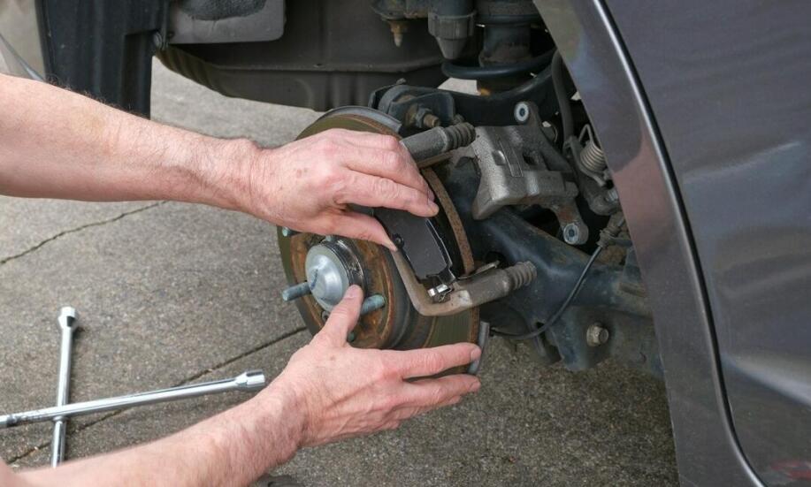 Jak często należy wymieniać klocki hamulcowe?