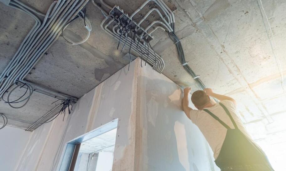 Jak prawidłowo prowadzić przewody elektryczne w domu? Jak prawidłowo prowadzić przewody elektryczne w domu?