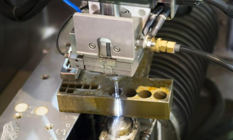 Czym są obrabiarki CNC?