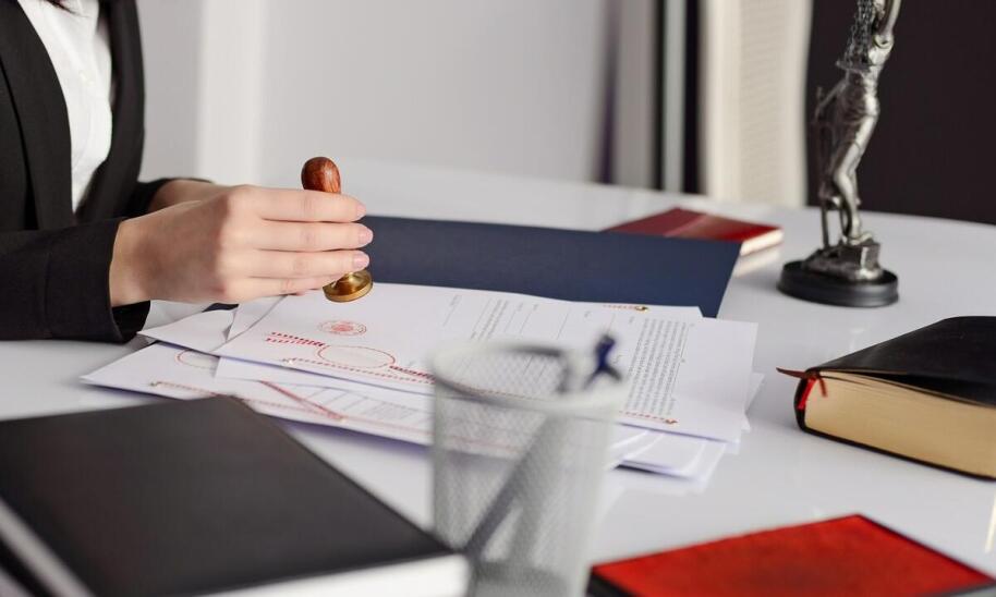 Jakie są opłaty notarialne przy sporządzaniu umowy sprzedaży nieruchomości?