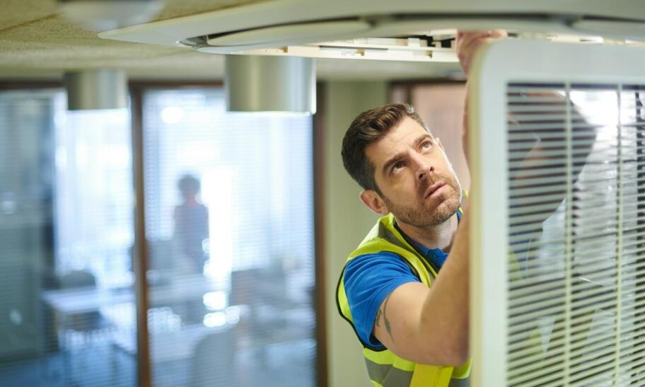 Co warto wiedzieć o gwarancyjnych i pogwarancyjnych usługach serwisowych klimatyzacji?