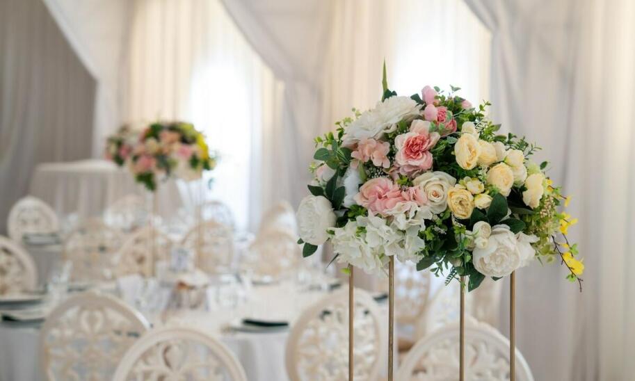 Jak przekuć marzenia o idealnym weselu w rzeczywistość dzięki profesjonalnym dekoracjom?