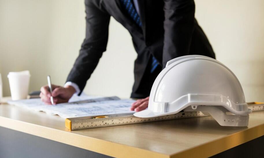 Jakie są kluczowe aspekty pracy rzeczoznawcy przy odbiorach technicznych nowych inwestycji?