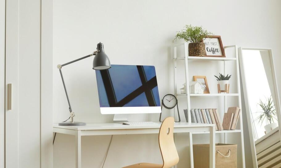 Wpływ fotela obrotowego z podnóżkiem na ergonomię przestrzeni pracy