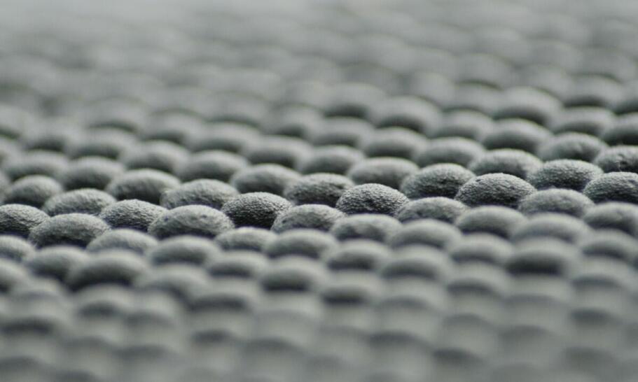 Dlaczego dywaniki samochodowe gumowe są idealne na każdą pogodę?