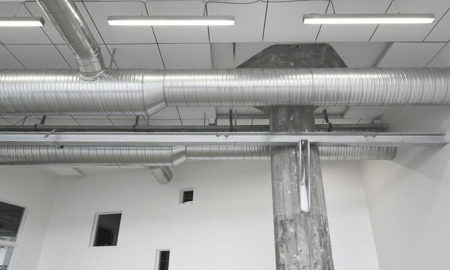 Jakie akcesoria zwiększają funkcjonalność drzwi ei30?