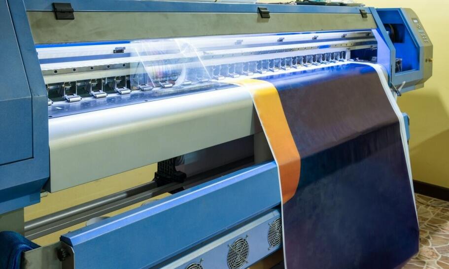 Jakie korzyści niesie ze sobą druk wielkoformatowy dla firm?