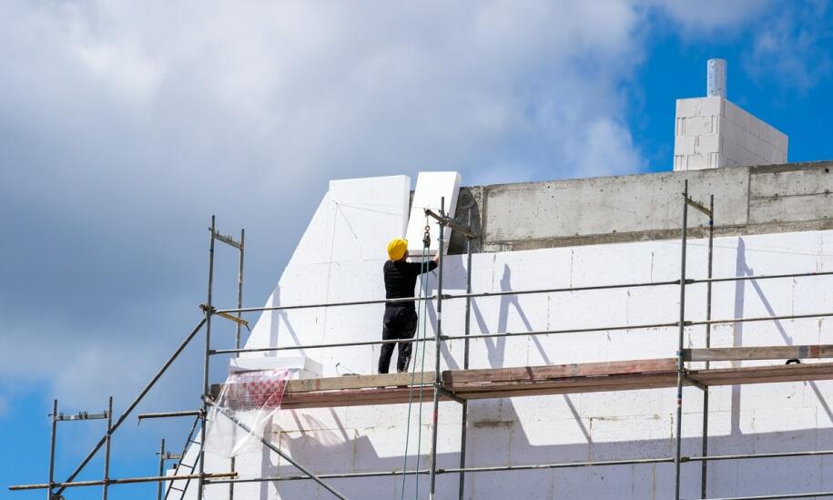 Jak przygotować budynek do profesjonalnego docieplenia?