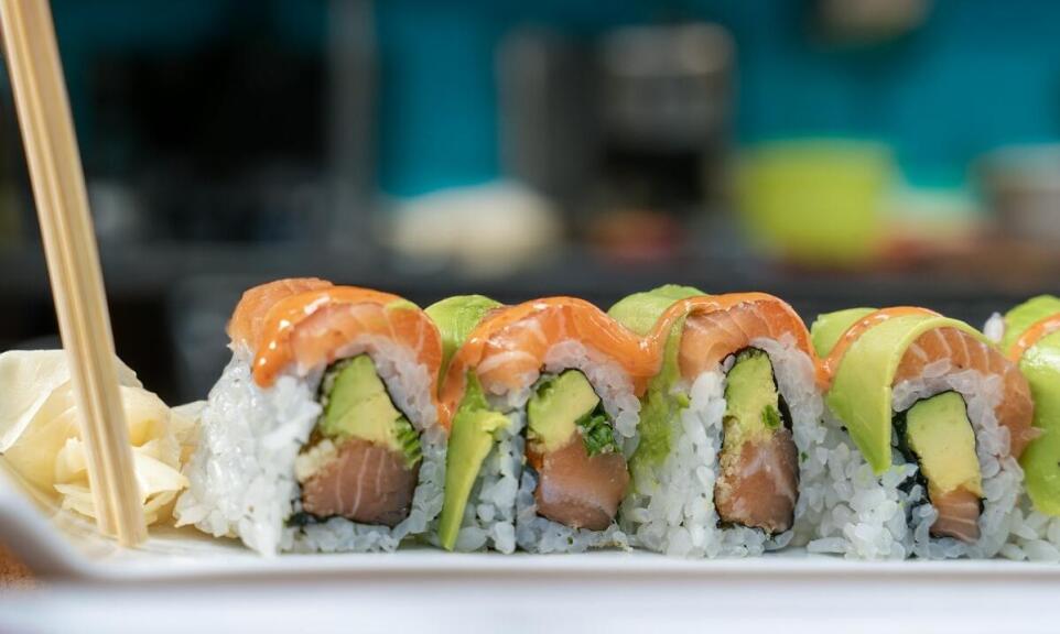 Jak nasz catering sushi łączy tradycję z nowoczesnością?