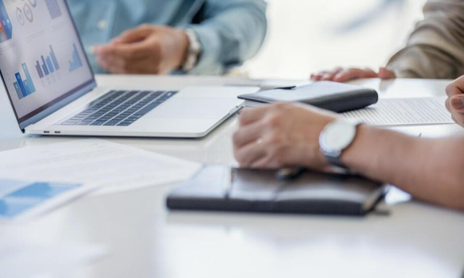 Jak przygotować się do protokołowania ważnych spotkań?