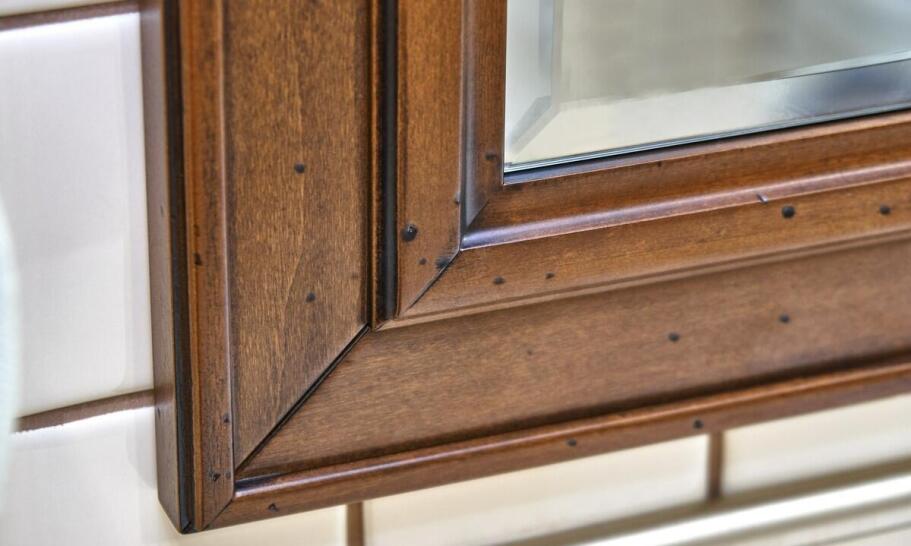 Dlaczego warto inwestować w okna drewniane z trójwarstwowo klejonego drewna?