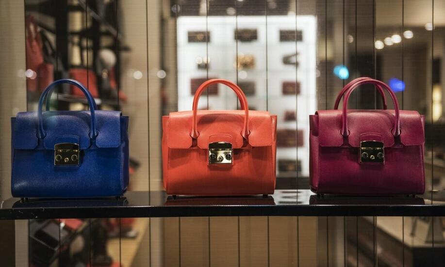 Plecaki firmowe jako narzędzie budowania relacji z klientami