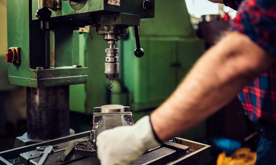 Jak kompleksowa regeneracja przyczynia się do minimalizacji przestojów maszyn CNC?