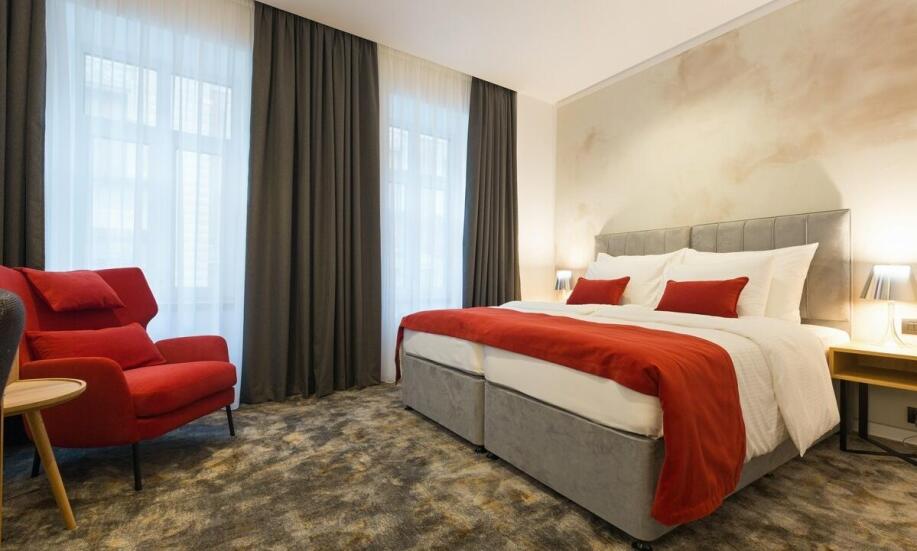 Łóżka składane w szafie z opcją przechowywania – jak wykorzystać przestrzeń?