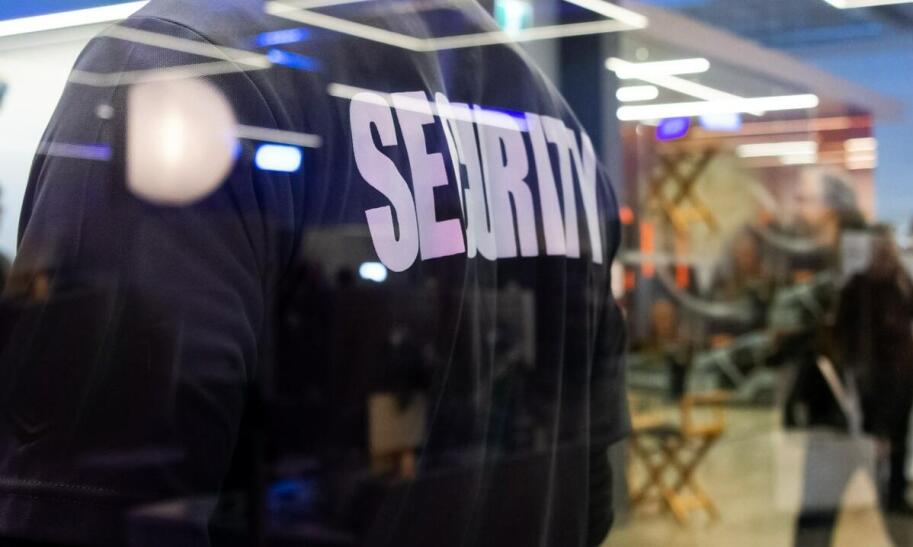 Czy pracownik ochrony ma prawo do przeprowadzenia kontroli osobistej?