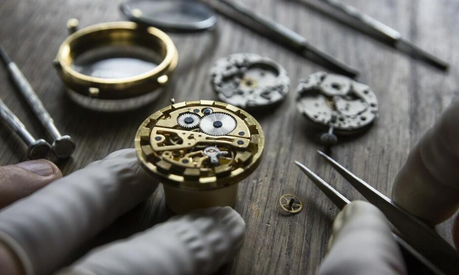 Jak dbać o zegarek po wymianie baterii w profesjonalnym serwisie?