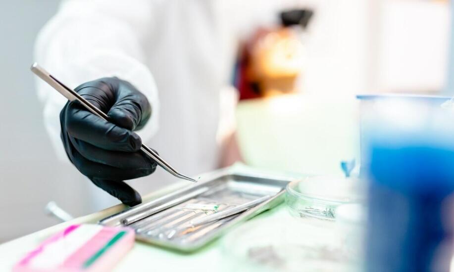 Jak chirurg stomatolog może pomóc w leczeniu skomplikowanych przypadków?