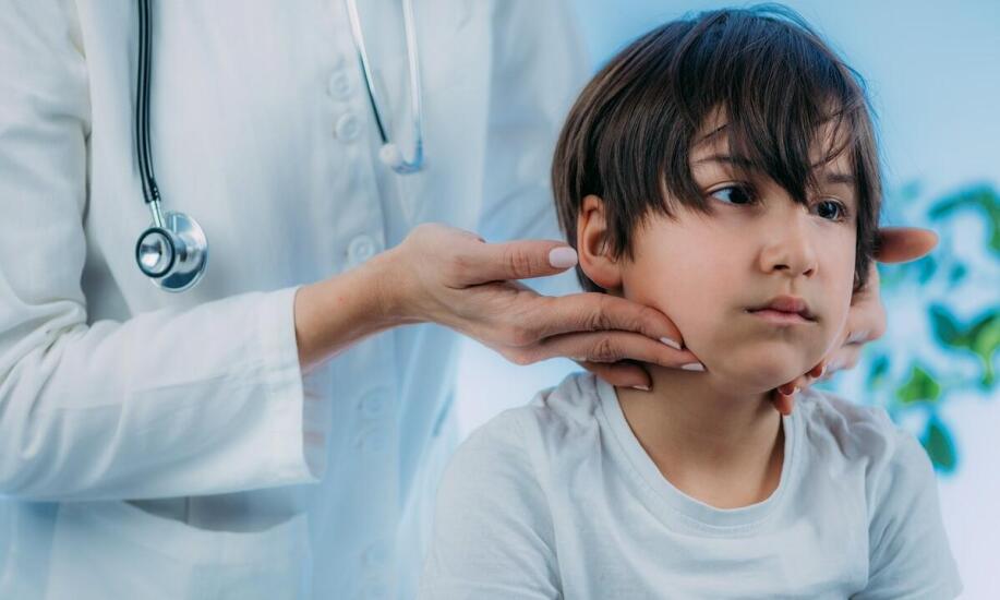 Kiedy należy udać się z dzieckiem do laryngologa?