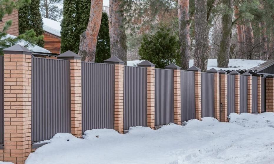 Drewniane wzory bram wjazdowych a styl Twojego domu – jak je dopasować?