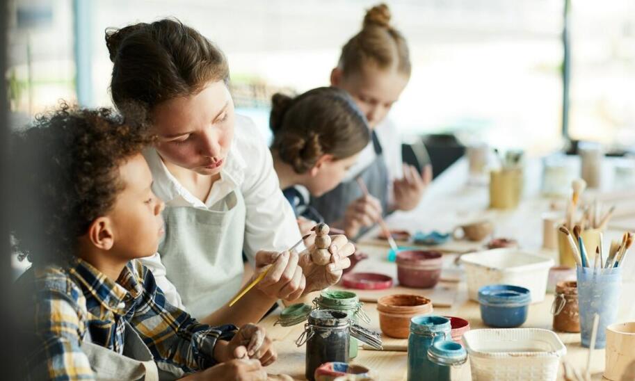 Jak edukacja artystyczna wpływa na rozwój emocjonalny dzieci w przedszkolu?