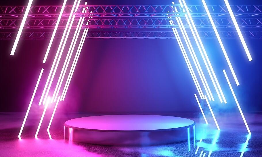 W jaki sposób poruszają się sceny obrotowe? 