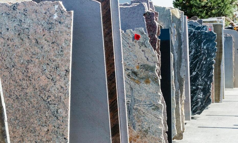 Jakie są koszty związane z zakupem nagrobka granitowego?