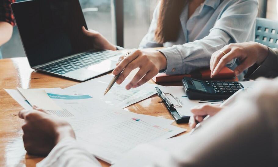 Znaczenie profesjonalnej obsługi księgowej dla zgodności z przepisami prawa