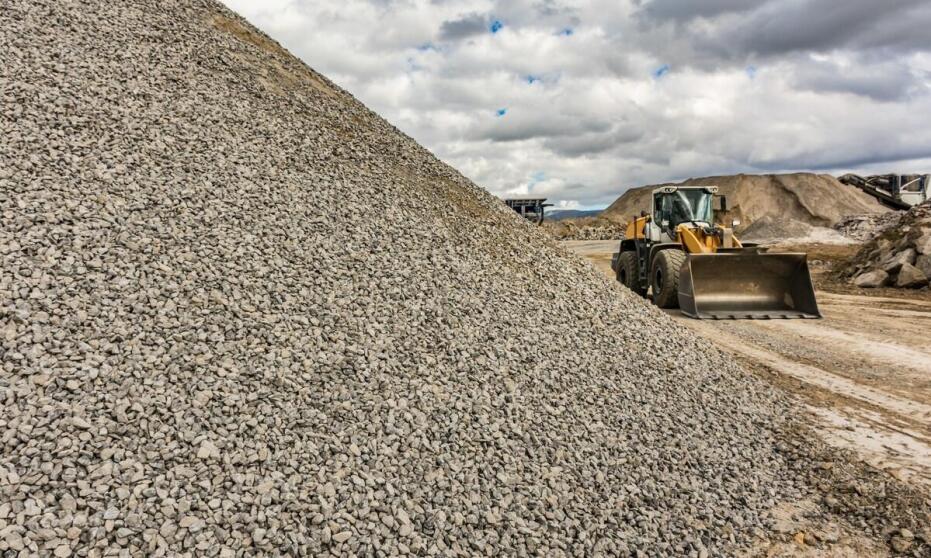 Kruszywo na podbudowę – kluczowe aspekty transportu i składowania