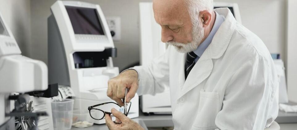 Jak szybkie naprawy okularów wpływają na komfort życia codziennego?