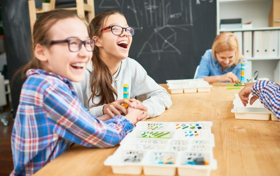 W jaki sposób szkoła demokratyczna wspiera indywidualne potrzeby ucznia?