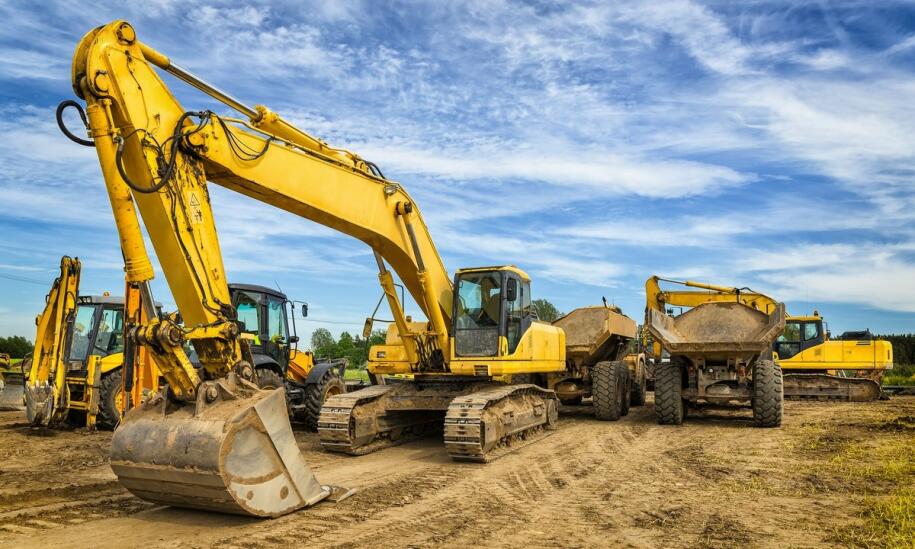 Wynajem maszyn budowlanych a współpraca z doświadczonymi operatorami