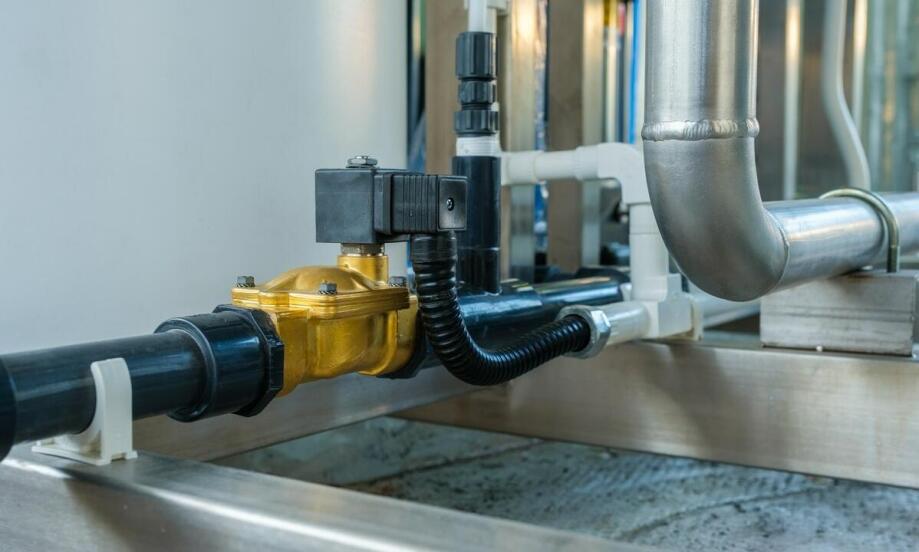 Galwanizacja mosiądzu – klucz do trwałych złączek