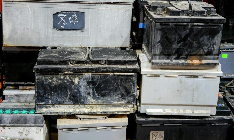 Jakie są różnice w cenach akumulatorów i co na nie wpływa?