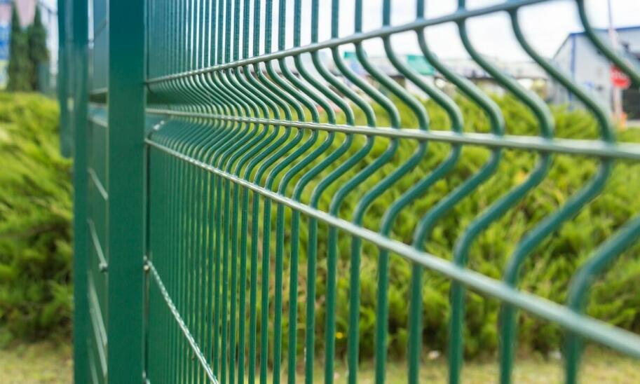 Zalety stosowania wysięgników do drutu kolczastego w systemach ogrodzeniowych