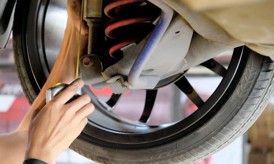 Jakie korzyści płyną z dokładnej kontroli stanu zawieszenia w Stacji Kontroli pojazdów?