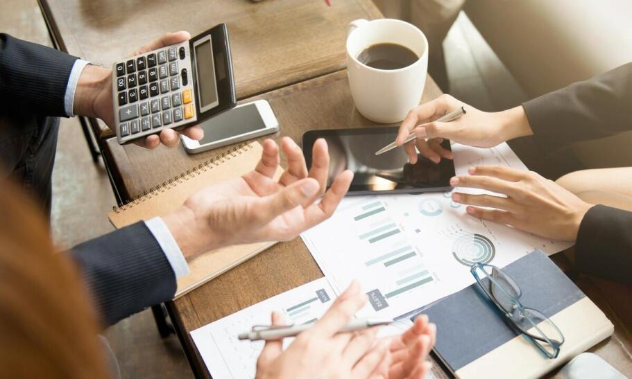 Profesjonalna obsługa kadrowo-płacowa dla firm – zalety współpracy