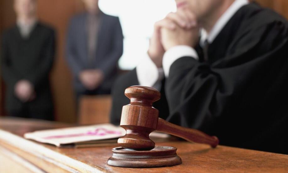 Prawo karne: jak prawnik pomaga osobom oskarżonym i pokrzywdzonym?