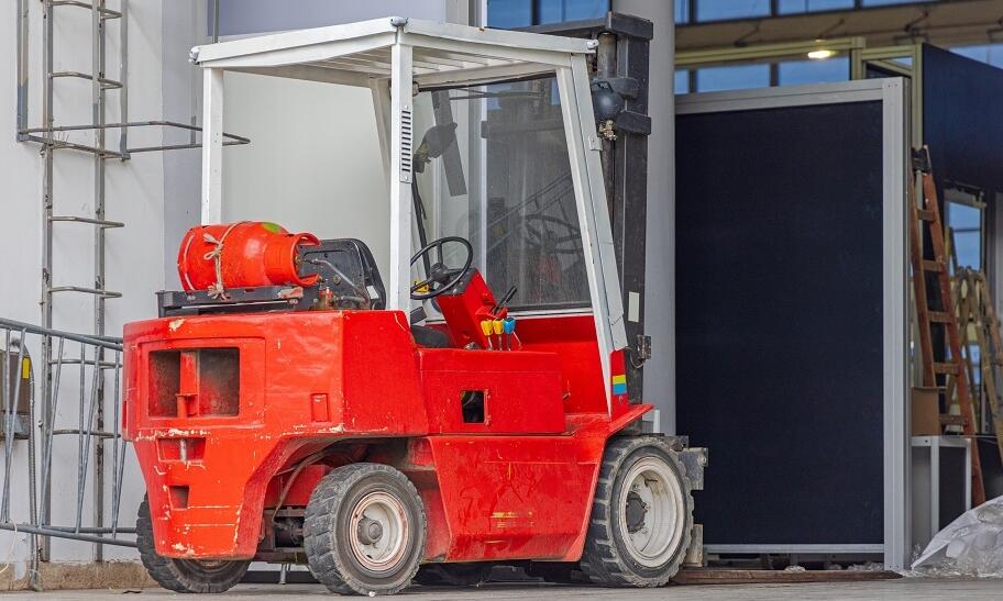 Jak tanio kupić wózek widłowy?