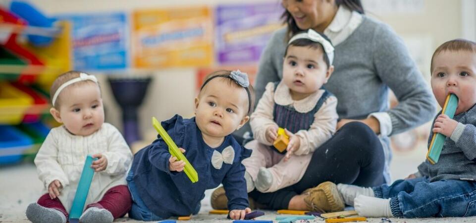 Jak przebiega adaptacja dzieci do niepublicznego żłobka?