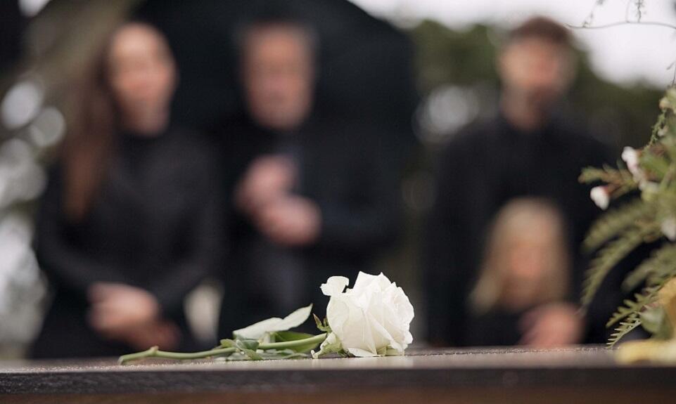 Jak urządzić poczęstunek konsolacyjny po pogrzebie?