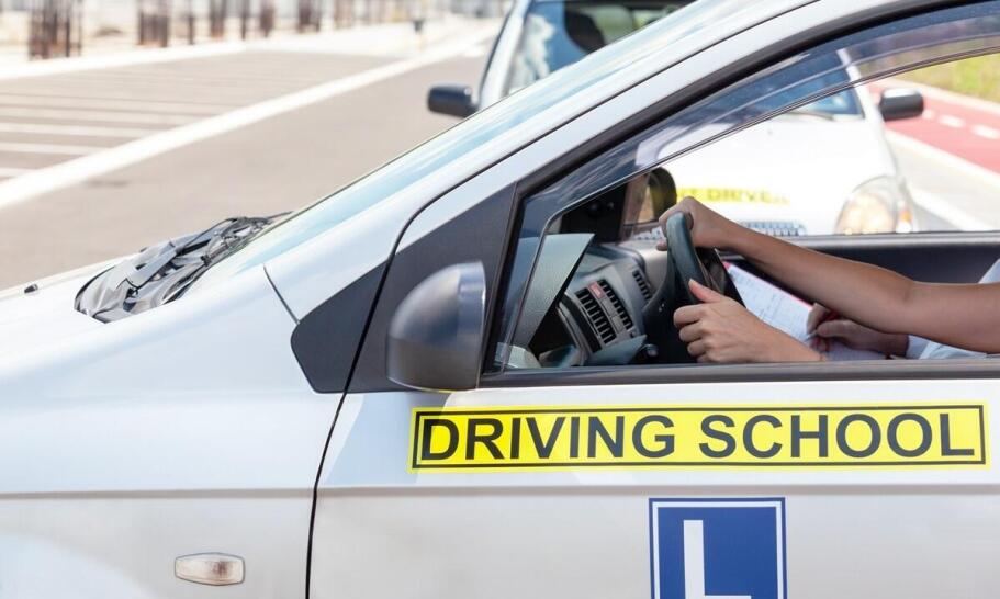 Jakie dodatkowe uprawnienia można zdobyć w szkole jazdy?