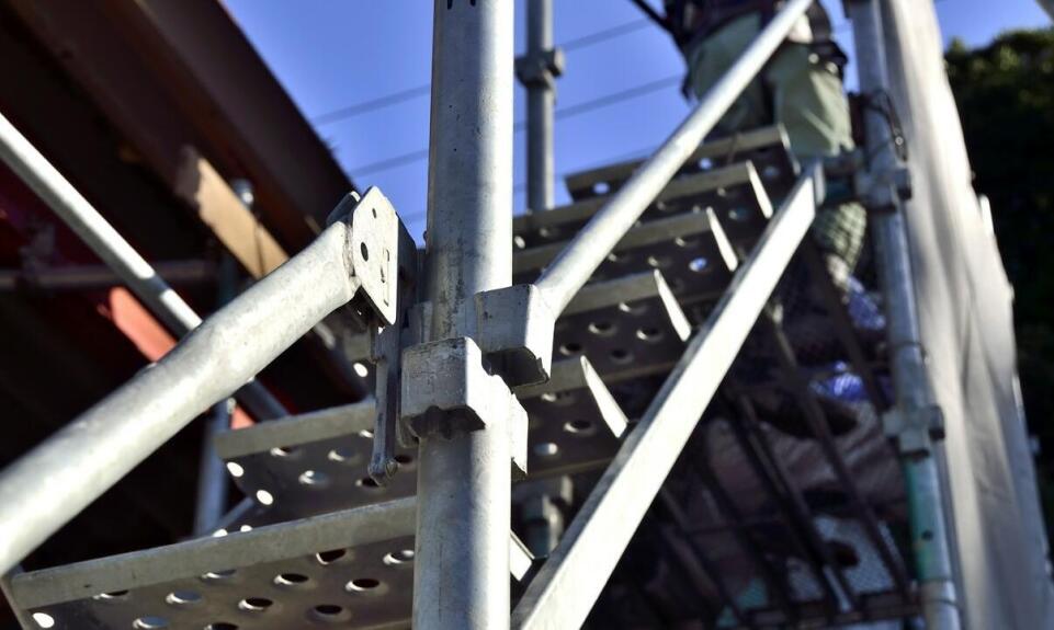 Jakie są najważniejsze aspekty prawne związane z montażem schodów granitowych?