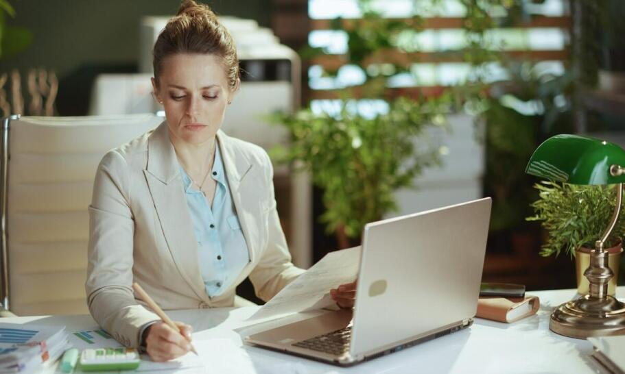 Czy mali przedsiębiorcy powinni korzystać z usług dyrektora finansowego na godziny?