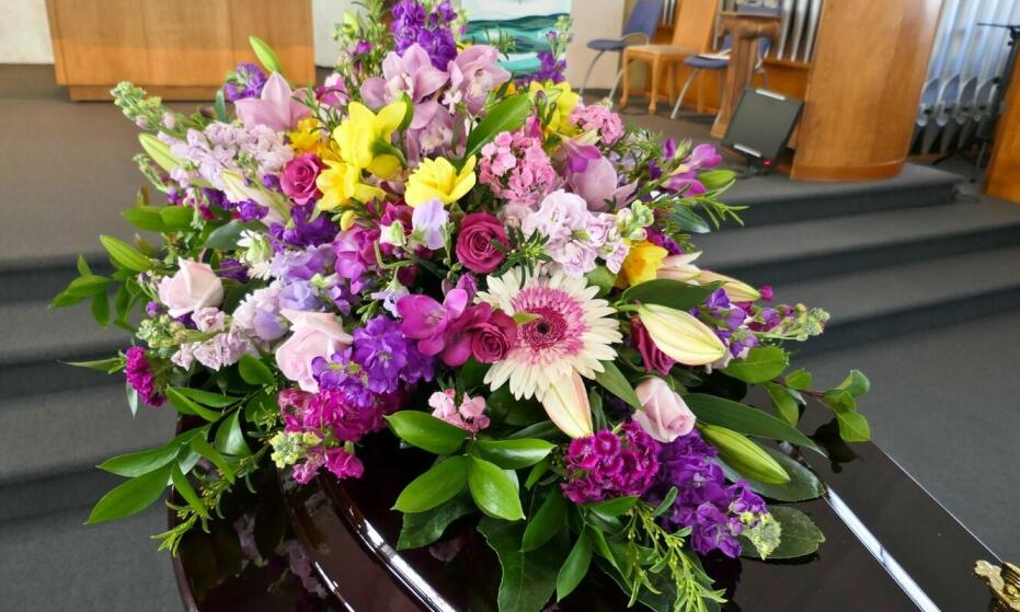 Kwiaciarnia Bielany: Sztuka układania wieńców pogrzebowych