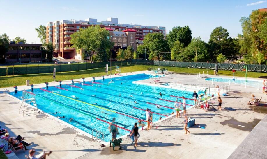 Jak doskonalić technikę pływania z profesjonalnym trenerem?
