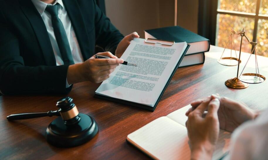 Jak komornik prowadzi postępowania egzekucyjne?