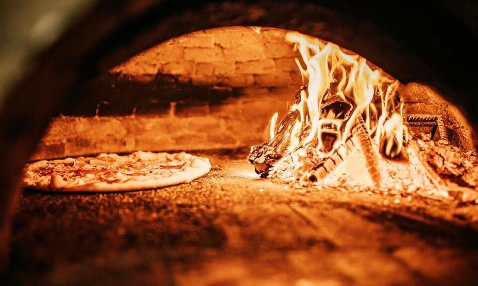 Profesjonalne piece do pizzy: dlaczego wybrać model elektryczny?