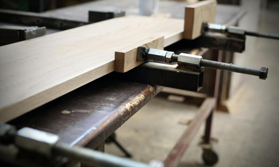 Dlaczego warto zainwestować w wysokiej jakości heblarkę do drewna?